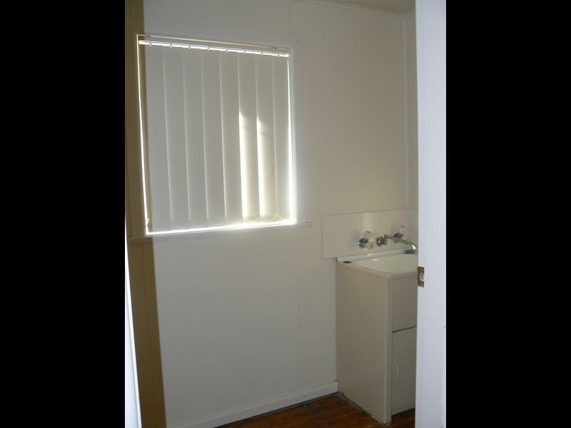 24 Murringo Street, Young NSW 2594