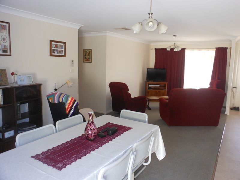 4/10 Binalong Street, Young NSW 2594