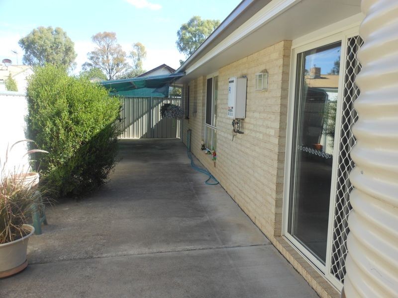 4/10 Binalong Street, Young NSW 2594