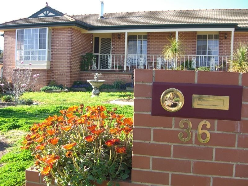 36 Pineview Circuit, Young NSW 2594