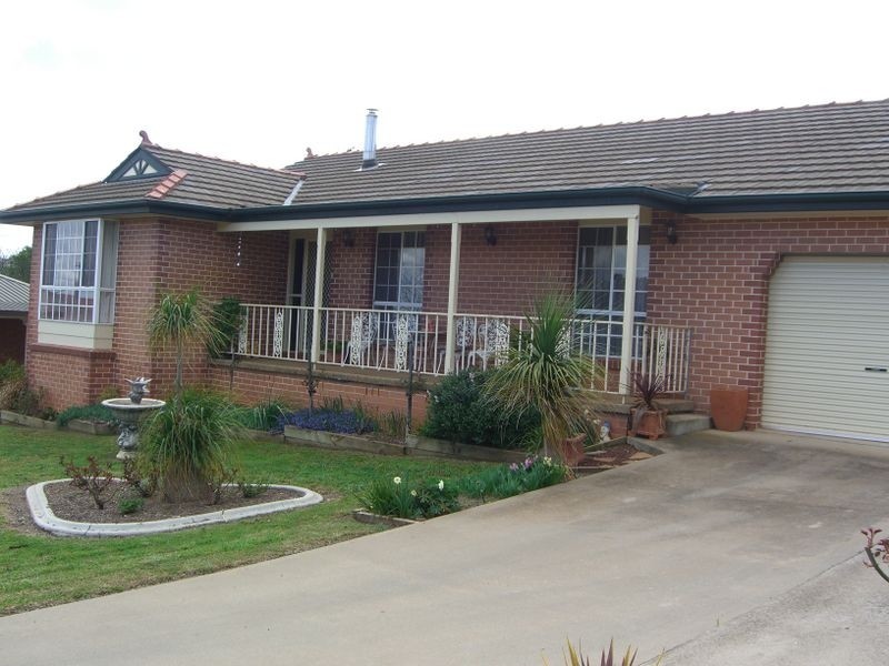 36 Pineview Circuit, Young NSW 2594