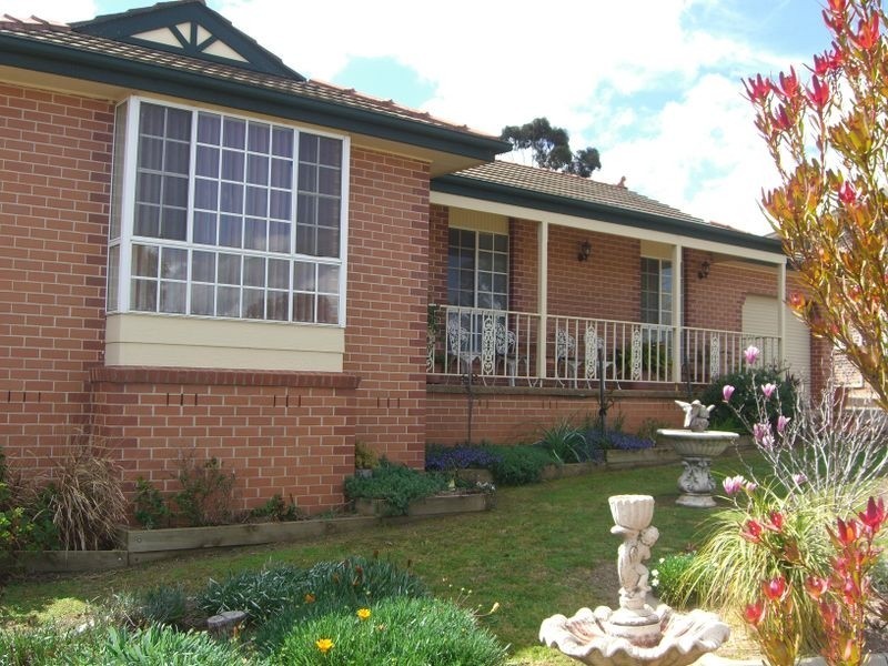 36 Pineview Circuit, Young NSW 2594