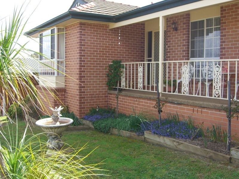 36 Pineview Circuit, Young NSW 2594