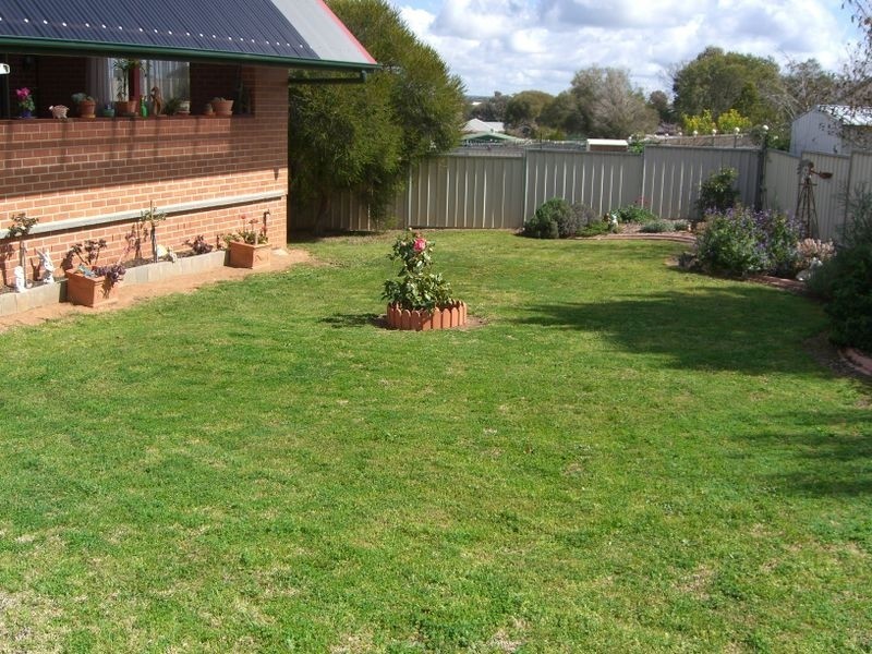 36 Pineview Circuit, Young NSW 2594