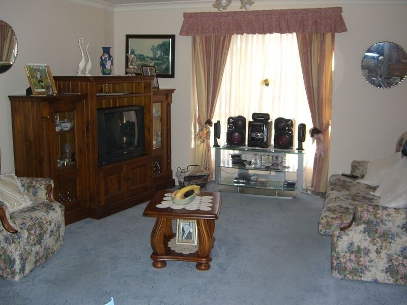 36 Pineview Circuit, Young NSW 2594