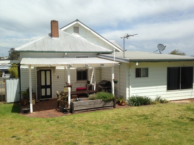 5 Brock Street, Young NSW 2594