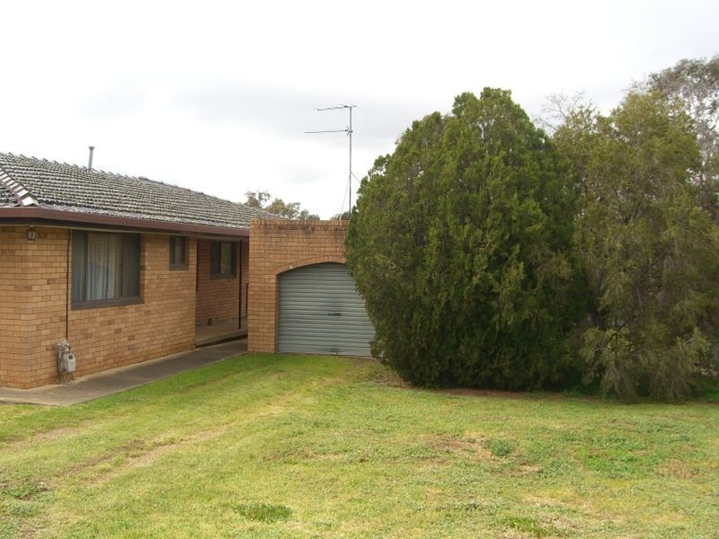 26 Willawong Street, Young NSW 2594