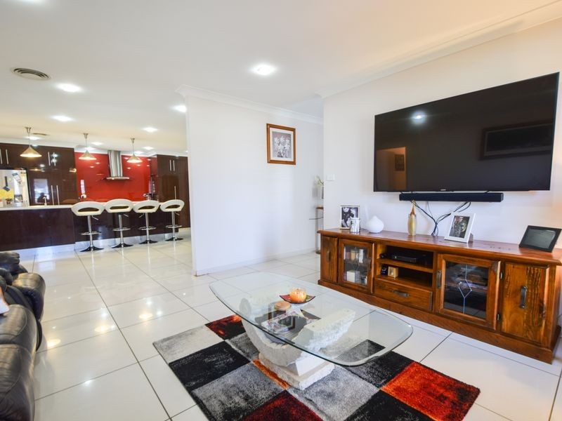 1 Settlers Place, Young NSW 2594