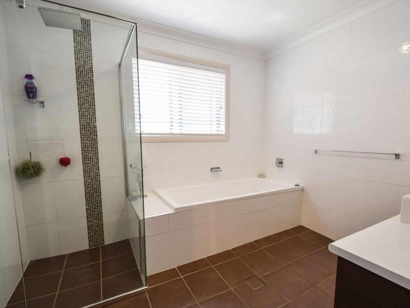 1 Settlers Place, Young NSW 2594