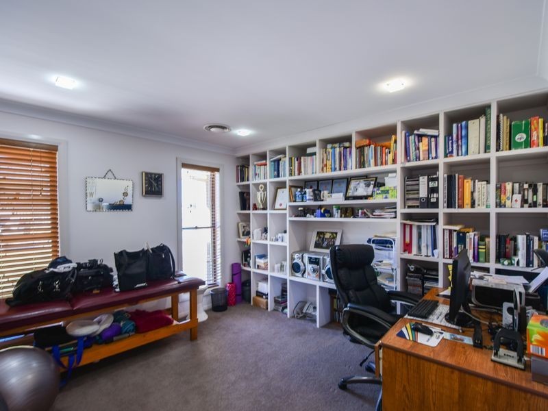 1 Settlers Place, Young NSW 2594