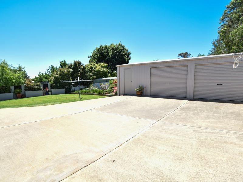 1 Settlers Place, Young NSW 2594