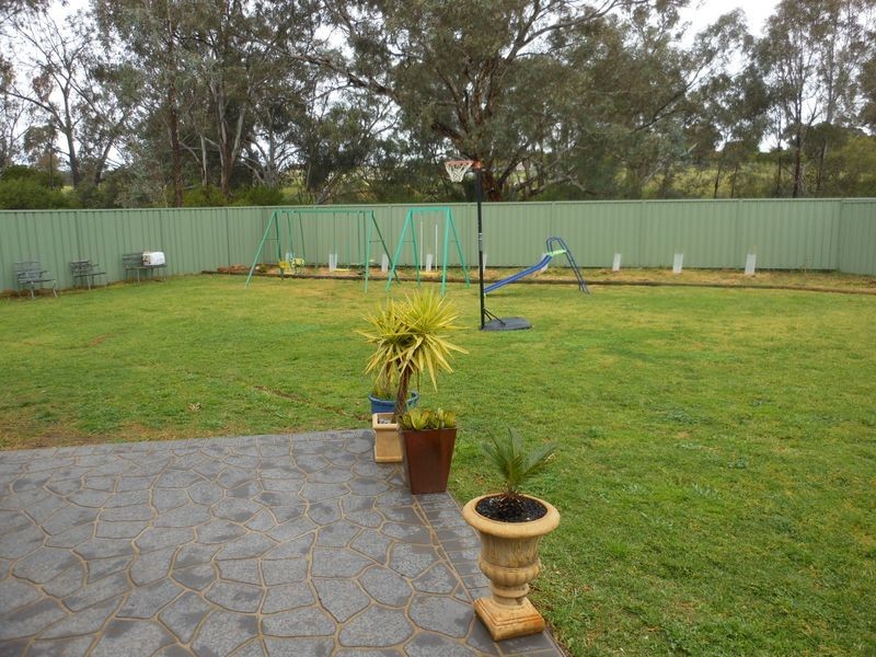 8 Mayoh Place, Young NSW 2594