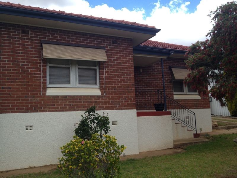 1 Blackett Avenue, Young NSW 2594