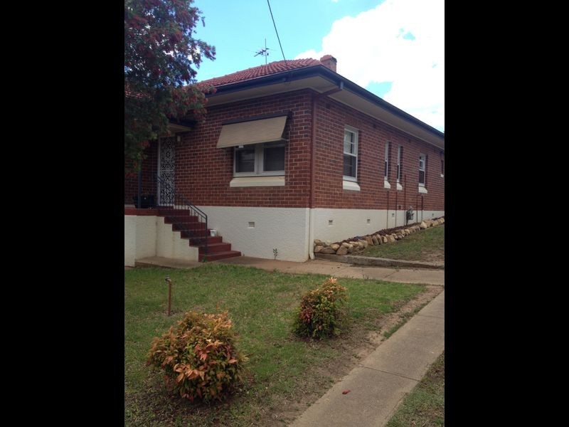 1 Blackett Avenue, Young NSW 2594