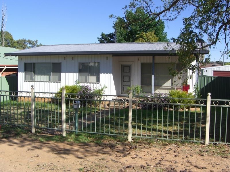 1 Patterson Avenue, Young NSW 2594