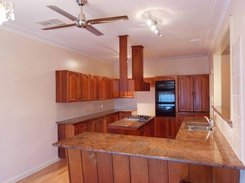 11 White Street, Young NSW 2594