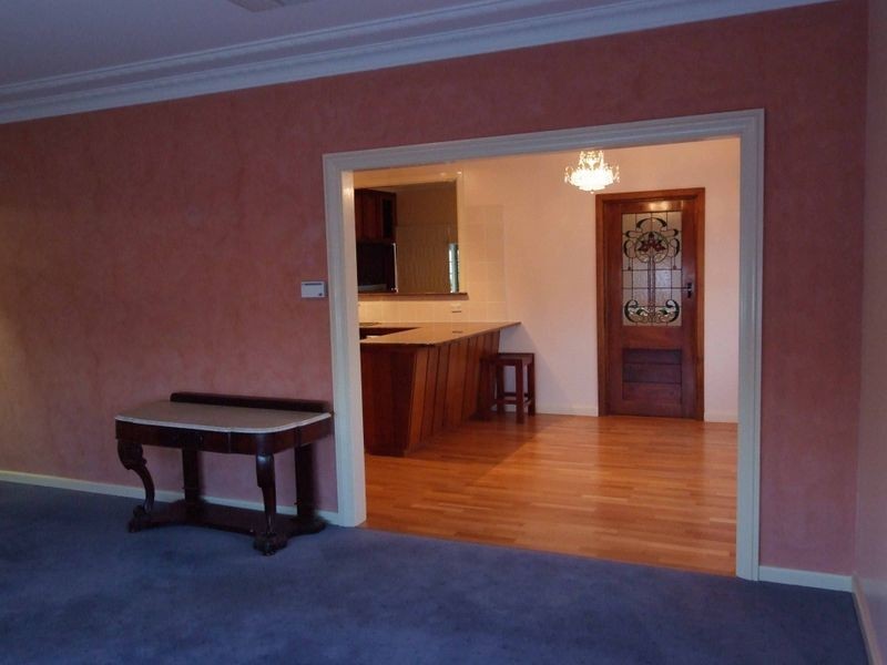 11 White Street, Young NSW 2594