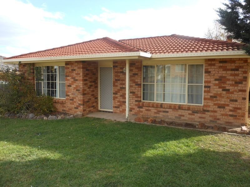 7 Jimmy Noonan Place, Young NSW 2594