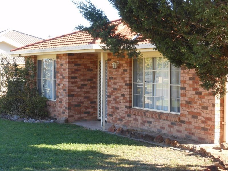 7 Jimmy Noonan Place, Young NSW 2594