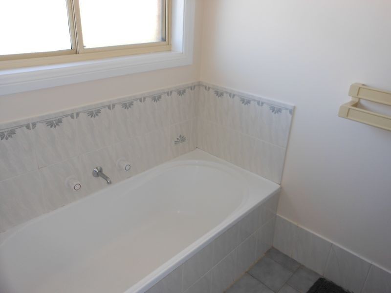 7 Jimmy Noonan Place, Young NSW 2594