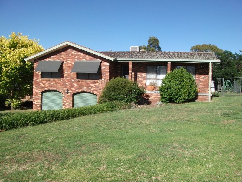 7 Renmark Ave, Young NSW 2594