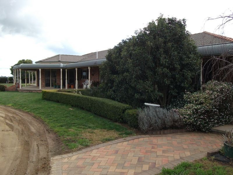 CHERRYHAVE Olympic Way North, Young NSW 2594