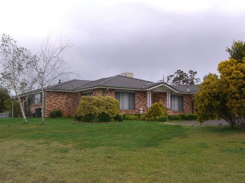 40 Byrne Avenue, Young NSW 2594