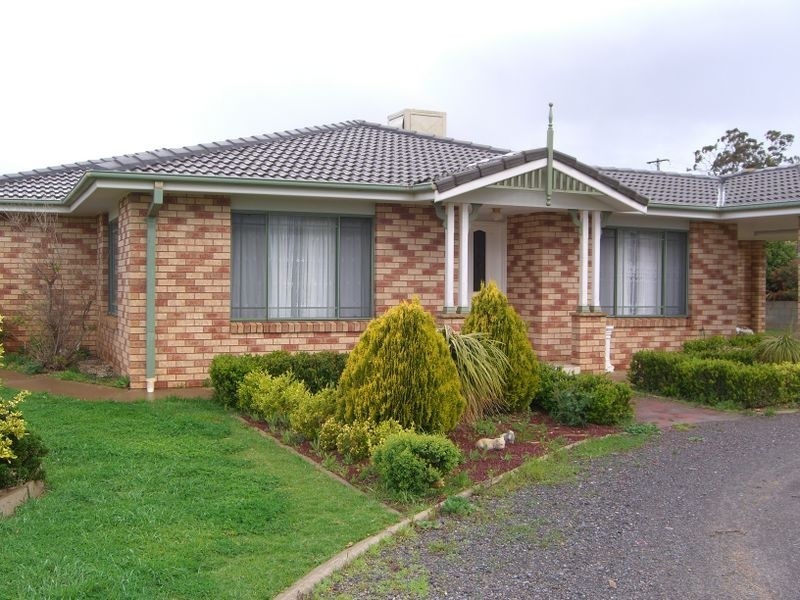 40 Byrne Avenue, Young NSW 2594