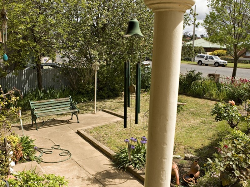 6 Lovell, Young NSW 2594