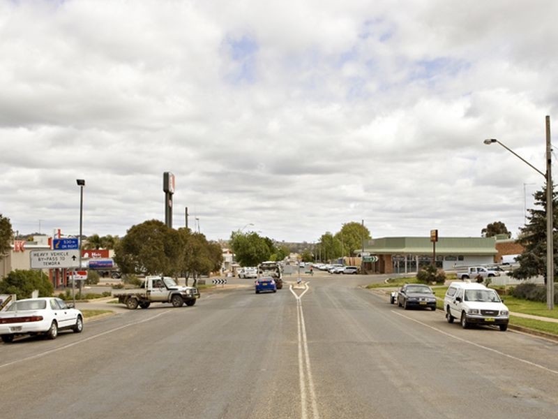 6 Lovell, Young NSW 2594