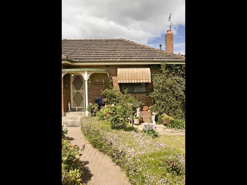 6 Lovell, Young NSW 2594