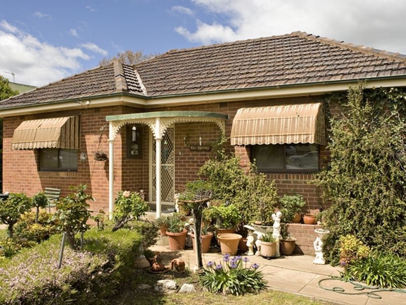 6 Lovell, Young NSW 2594