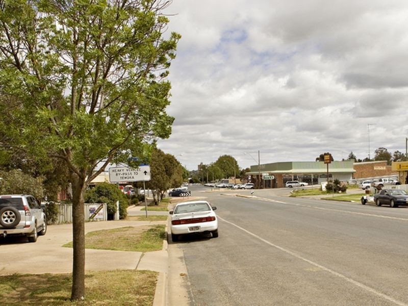 6 Lovell, Young NSW 2594