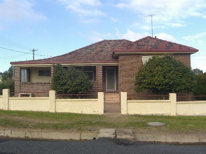 14 Clarke Street, Young NSW 2594