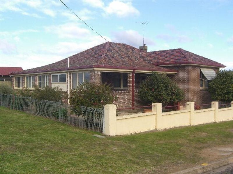 14 Clarke Street, Young NSW 2594