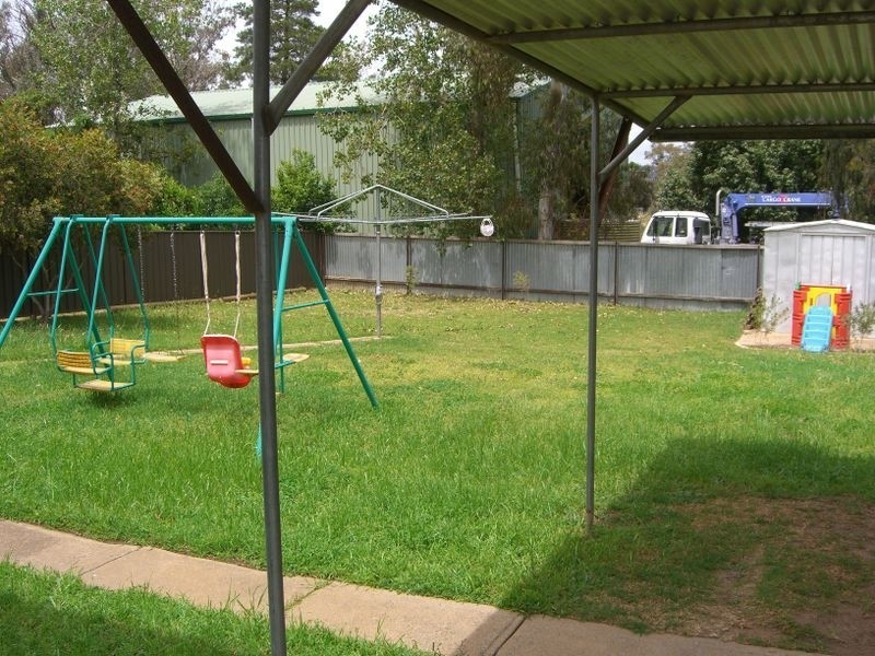 18 Musgrave, Young NSW 2594