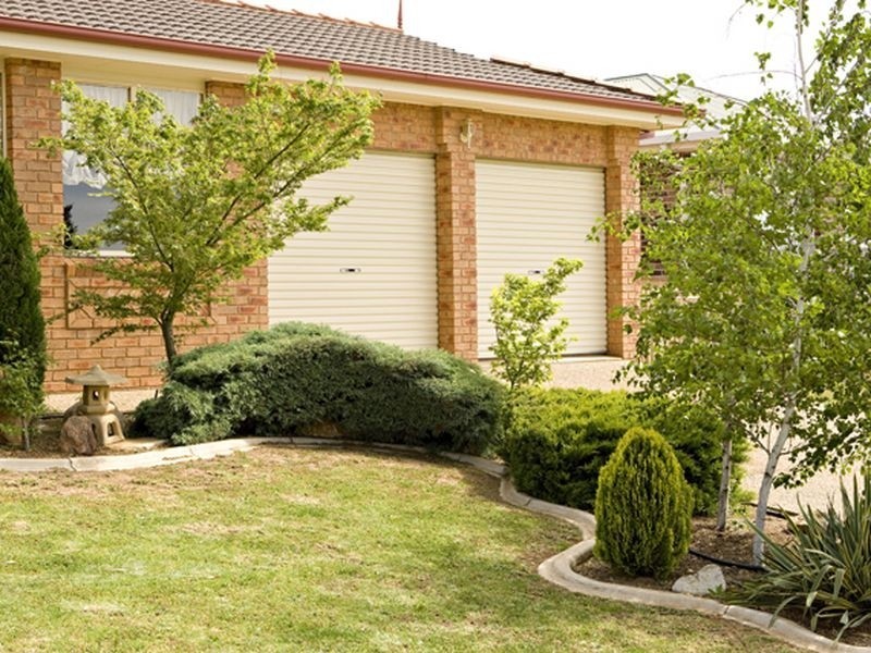 2 Pineview Circuit, Young NSW 2594