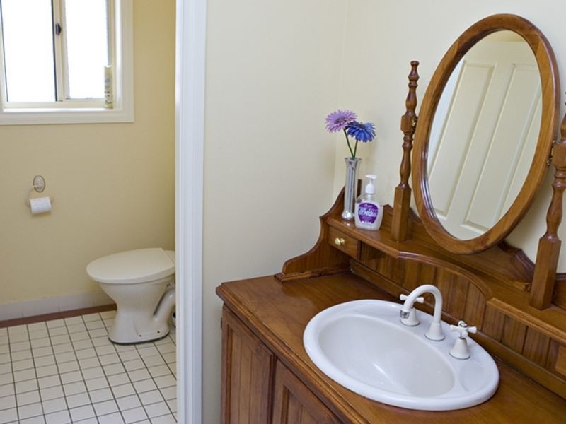 2 Pineview Circuit, Young NSW 2594