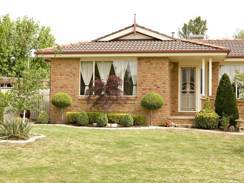 2 Pineview Circuit, Young NSW 2594