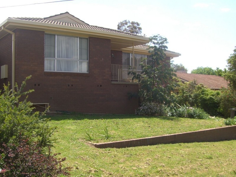 11 Keevil, Young NSW 2594