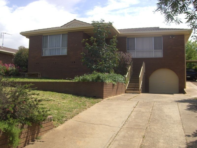 11 Keevil, Young NSW 2594
