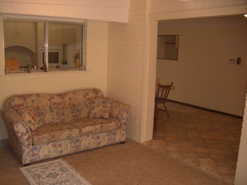 11 Keevil, Young NSW 2594