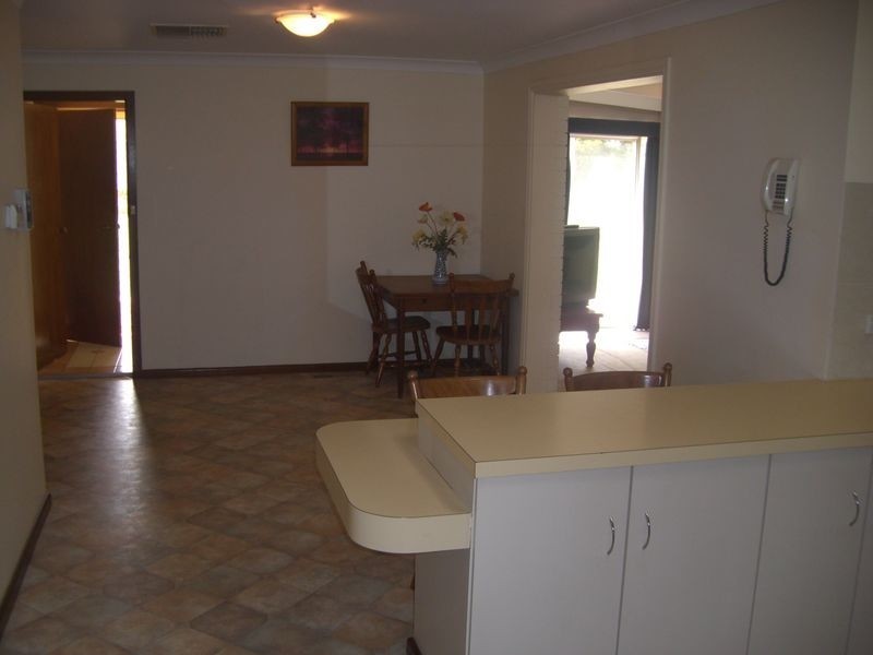 11 Keevil, Young NSW 2594