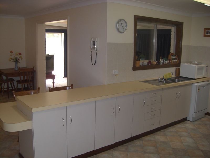 11 Keevil, Young NSW 2594