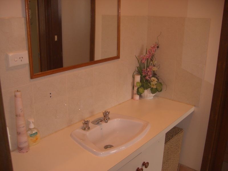 11 Keevil, Young NSW 2594