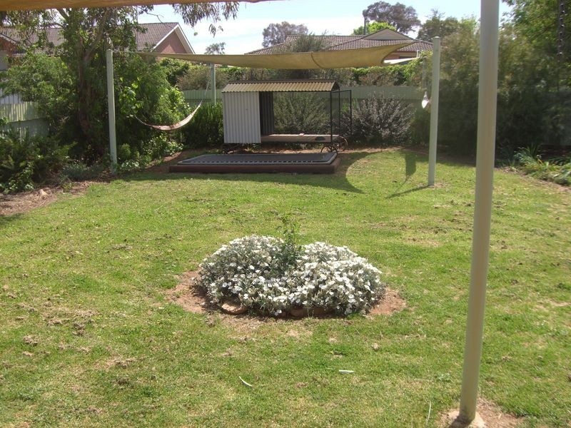 11 Keevil, Young NSW 2594