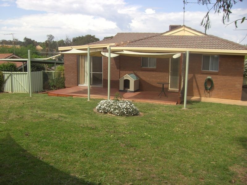 11 Keevil, Young NSW 2594