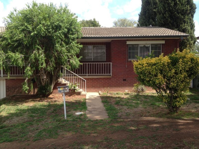 13 Russell Street, Young NSW 2594