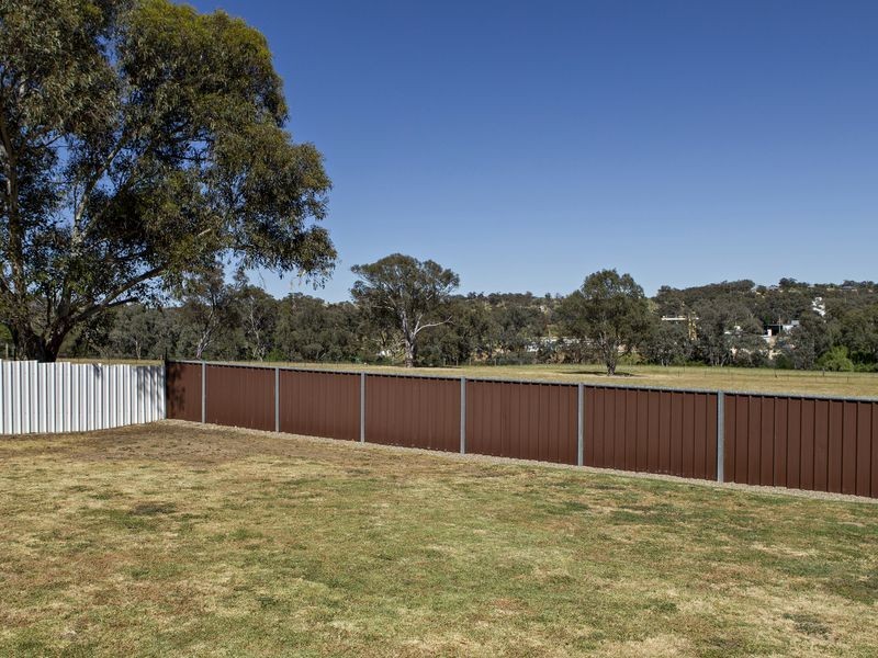 27 Templemore Street, Young NSW 2594