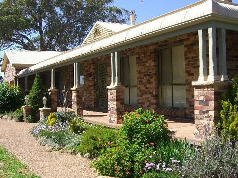 70 Roberts Road, Young NSW 2594
